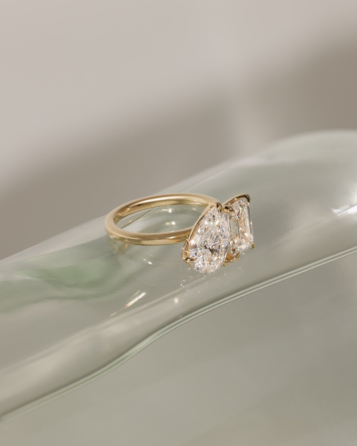 Amor - Pear and Emerald Claw Toi et Moi Engagement Ring - Yellow Gold