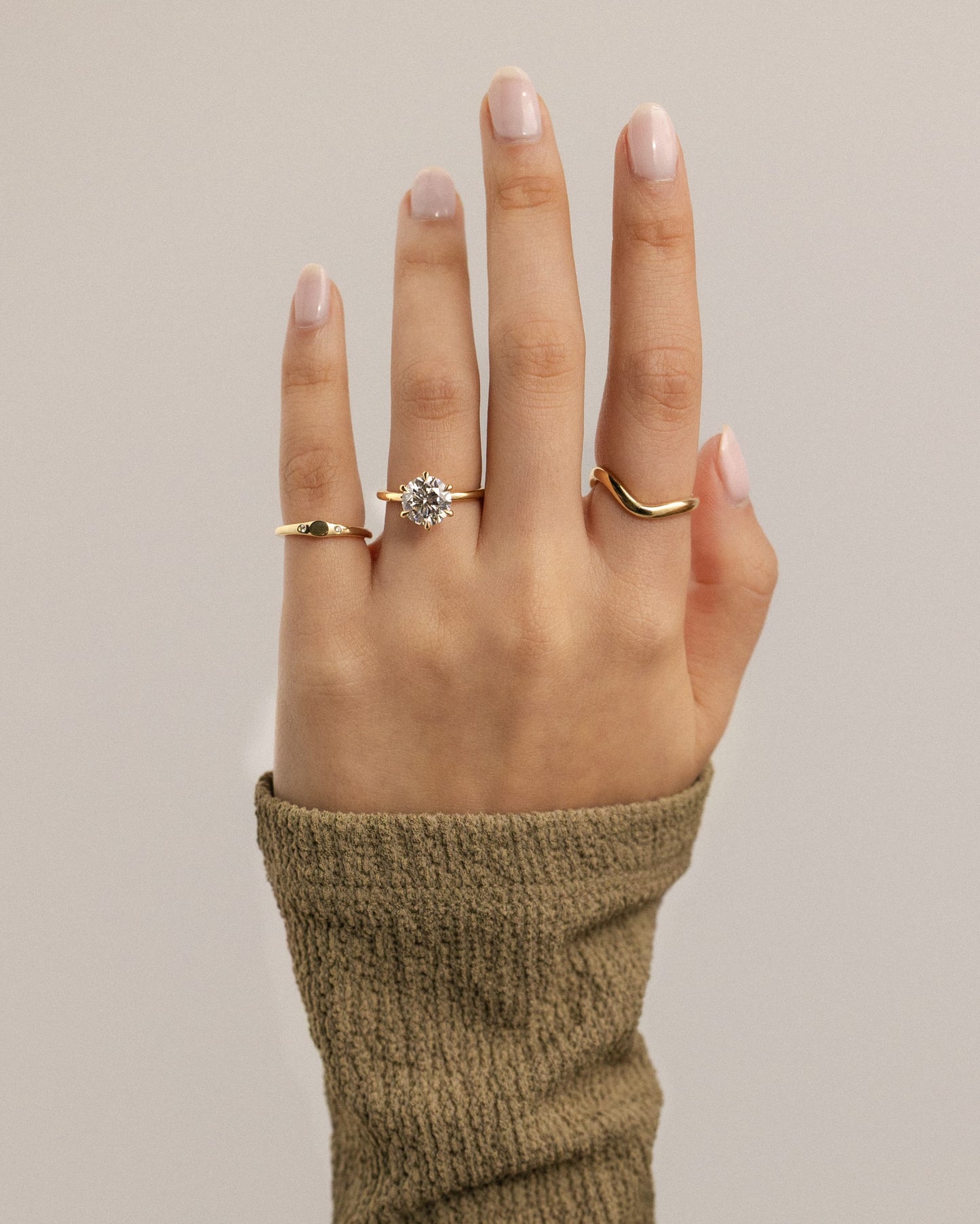 Louise - Round Claw Solitaire Engagement Ring - Rose Gold