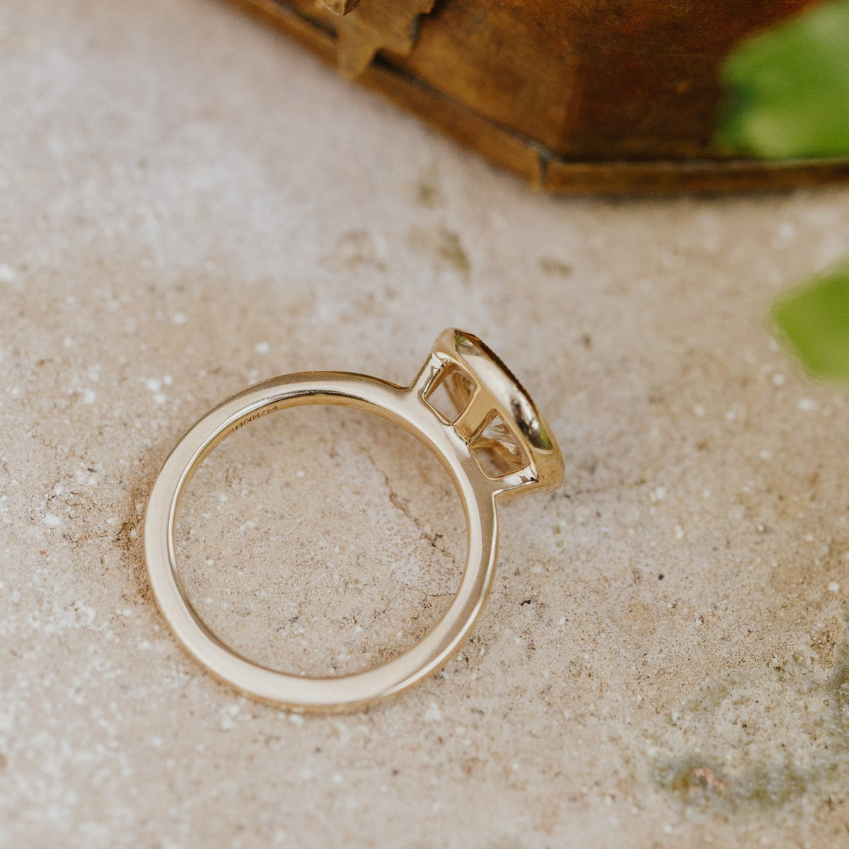 The Avenida Round Ring