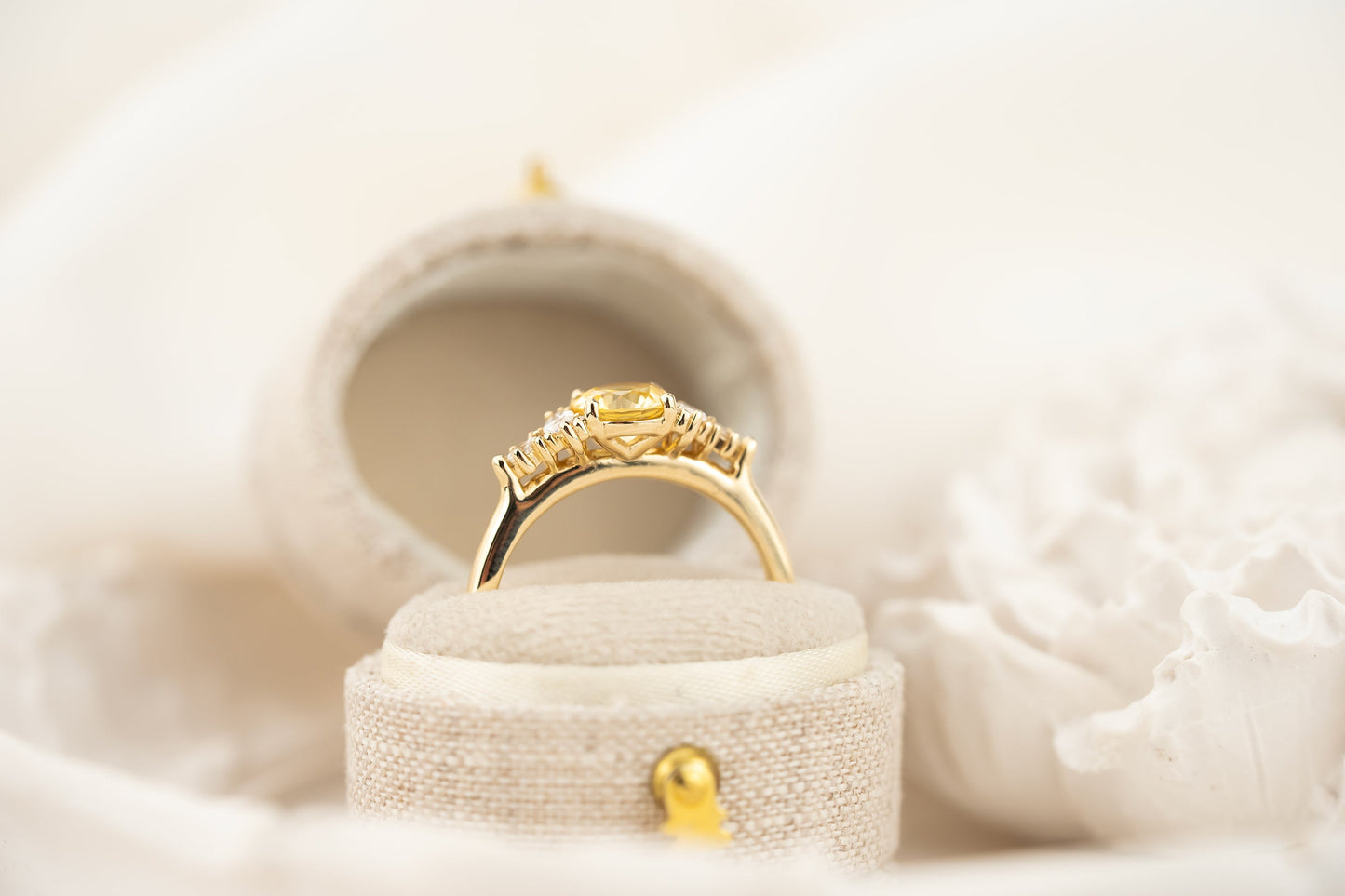 The Maeve Ring | 1.03 CT Round Yellow Sapphire