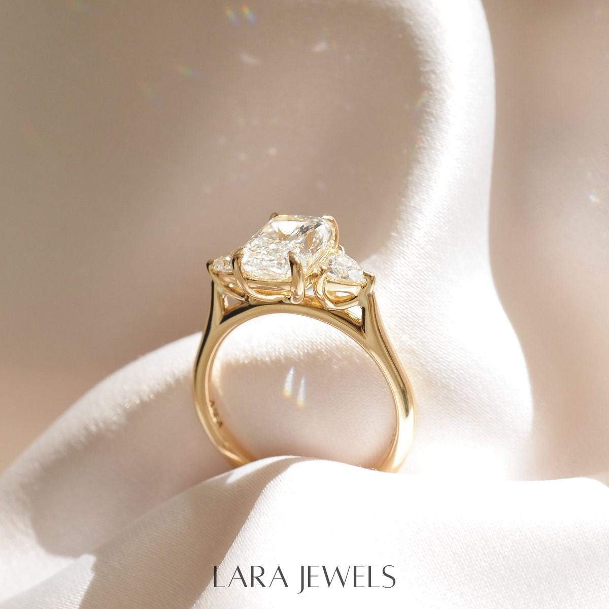1.0-4.0 CT Elongated Cushion Lab Grown Diamond Three Stones Engagement Ring