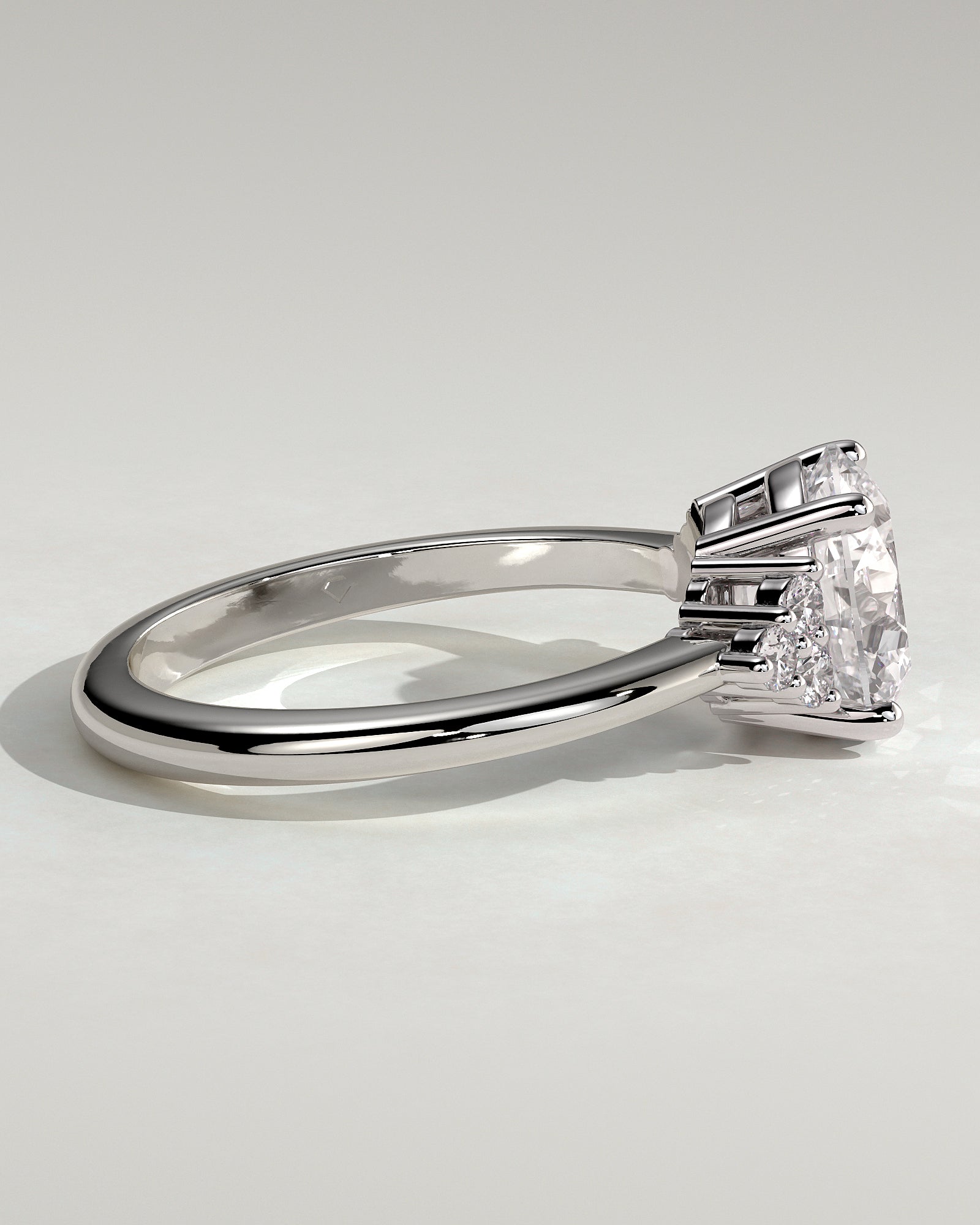 Greta - Round Claw Solitaire with Round Shoulder Stones Engagement Ring - Platinum - White Gold / Platinum 2ct