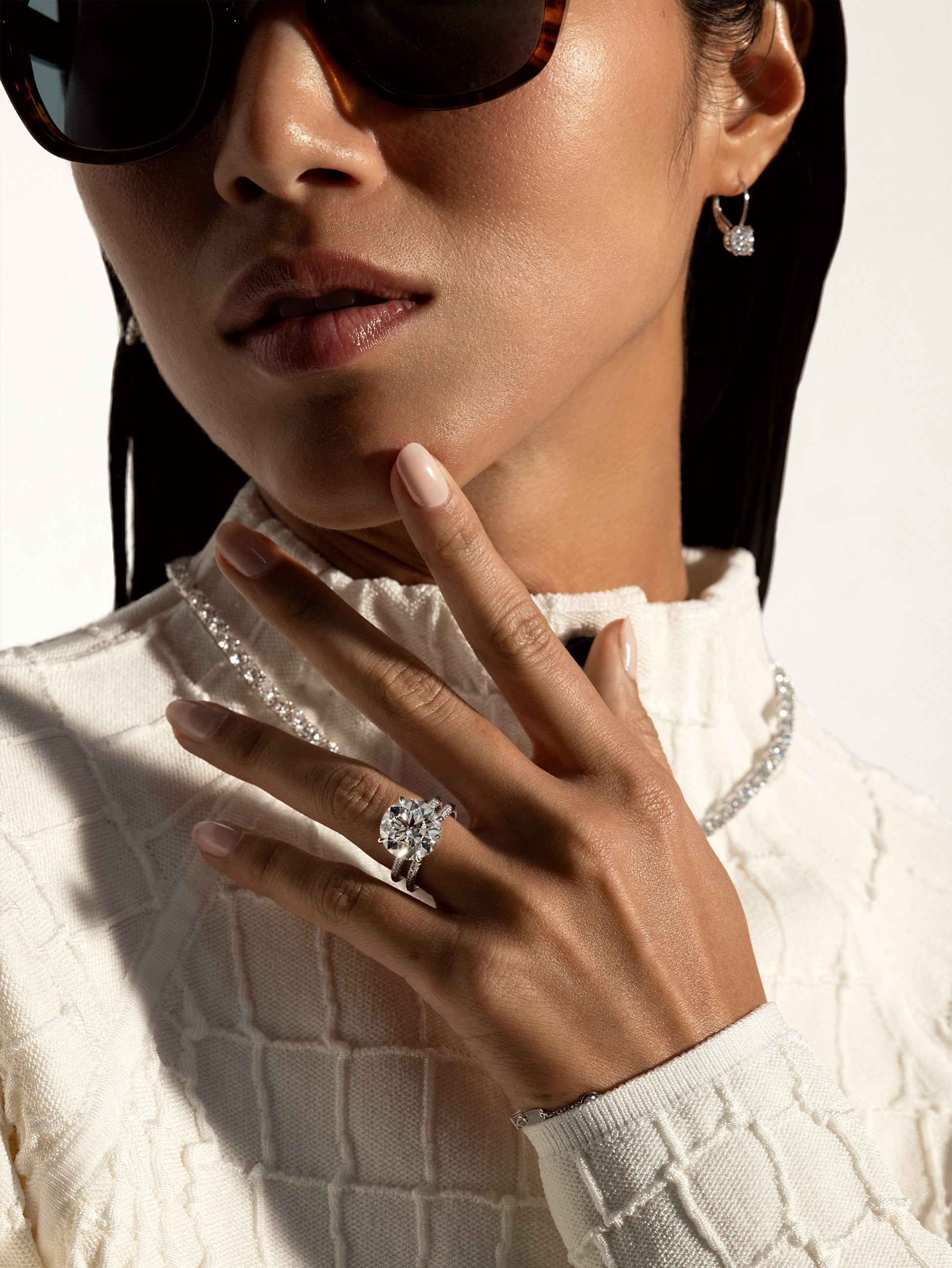 Lara Jewels High Jewellry High Jewelry | Chelsea Round Brilliant Solitaire Lab Diamond Engagement Ring - Round - 18k White Gold - Lifestyle View