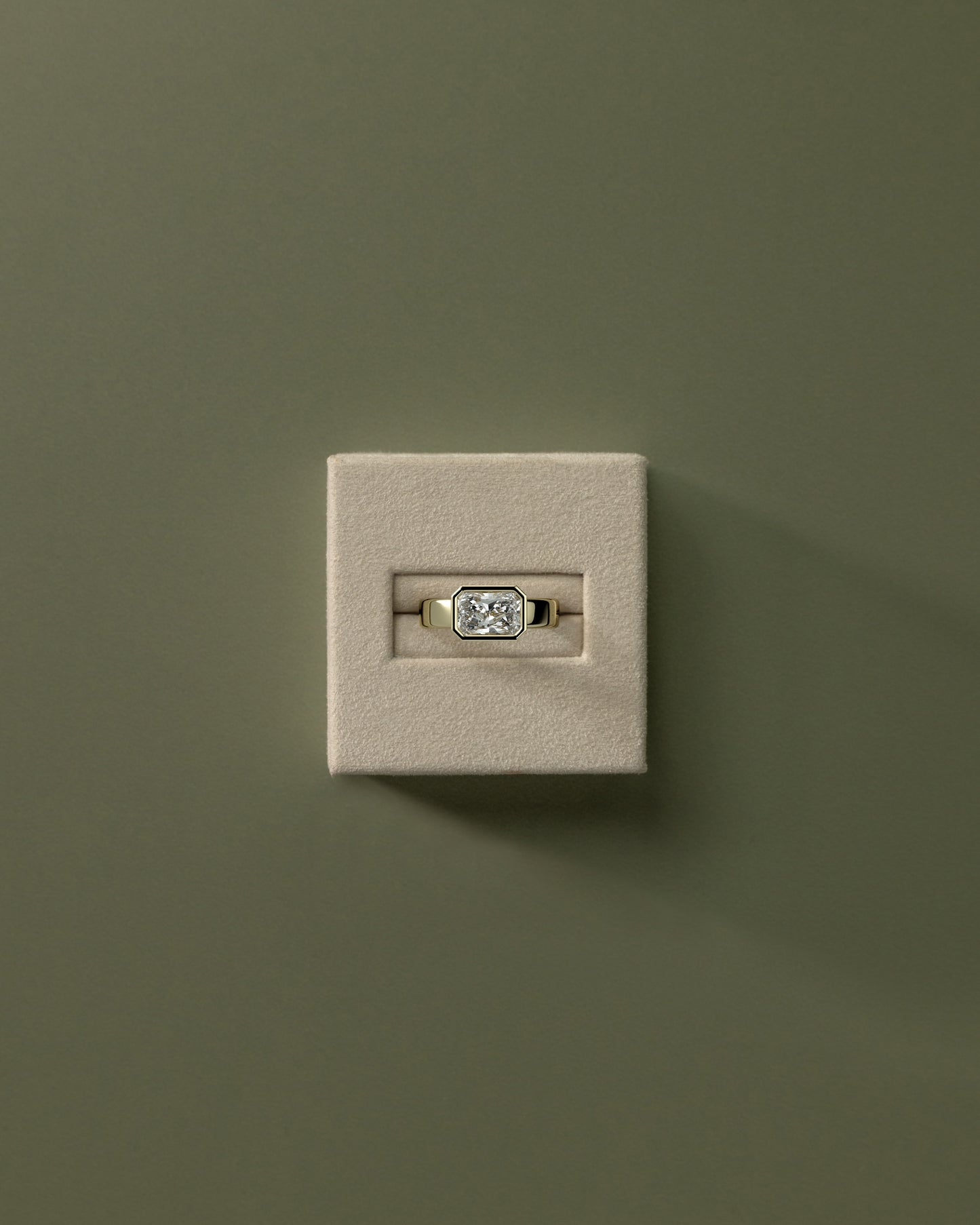 Frankie - Statement Radiant East West Bezel Solitaire with Flat Cigar Band Engagement Ring - Yellow Gold - Yellow Gold 2ct