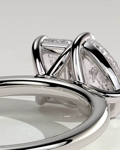 Amor - Pear and Emerald Claw Toi et Moi Engagement Ring - Platinum