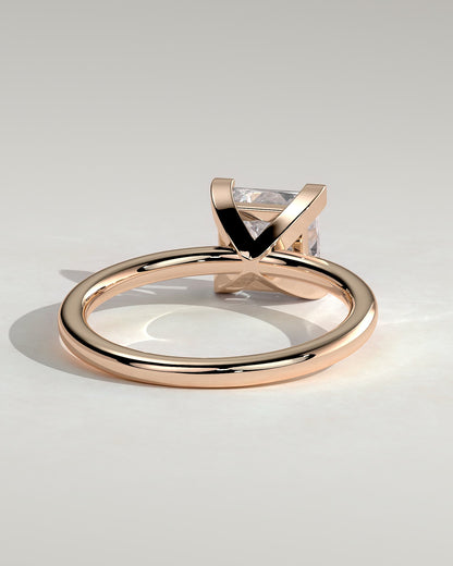 Glinda - Princess Claw Solitaire Engagement Ring - Rose Gold