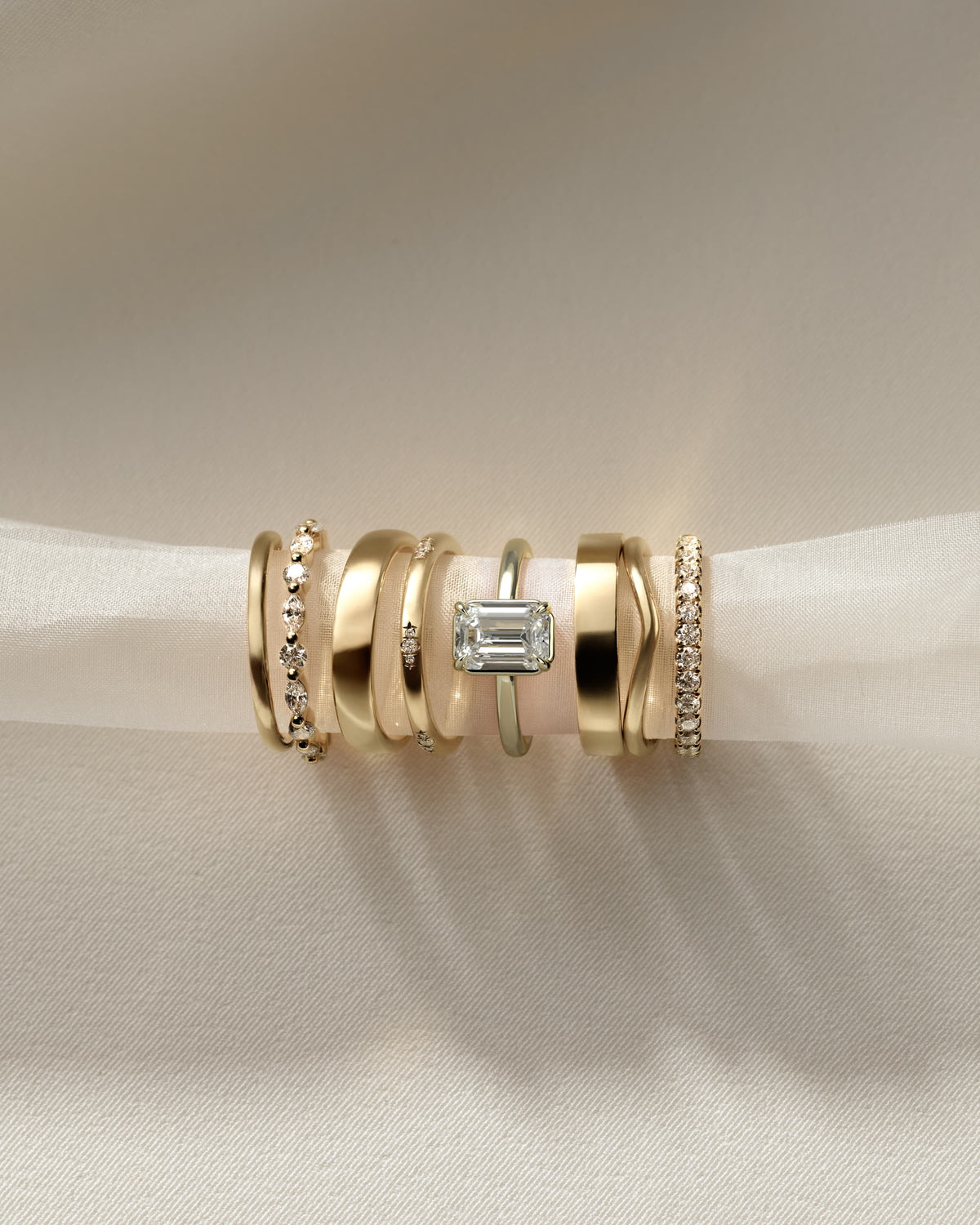 Matisse - Emerald Claw Solitaire with Bezel Frame Engagement Ring - Yellow Gold