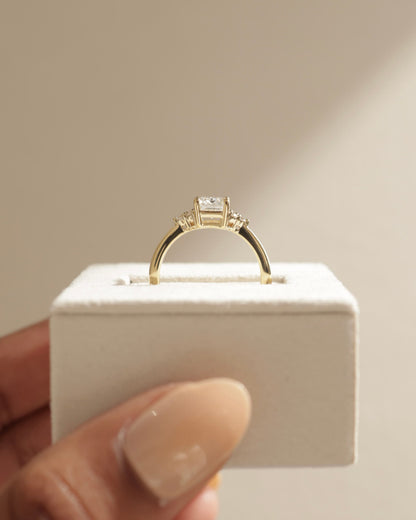 Martina - Emerald Claw Solitaire with Round Shoulder Stones Engagement Ring - White Gold