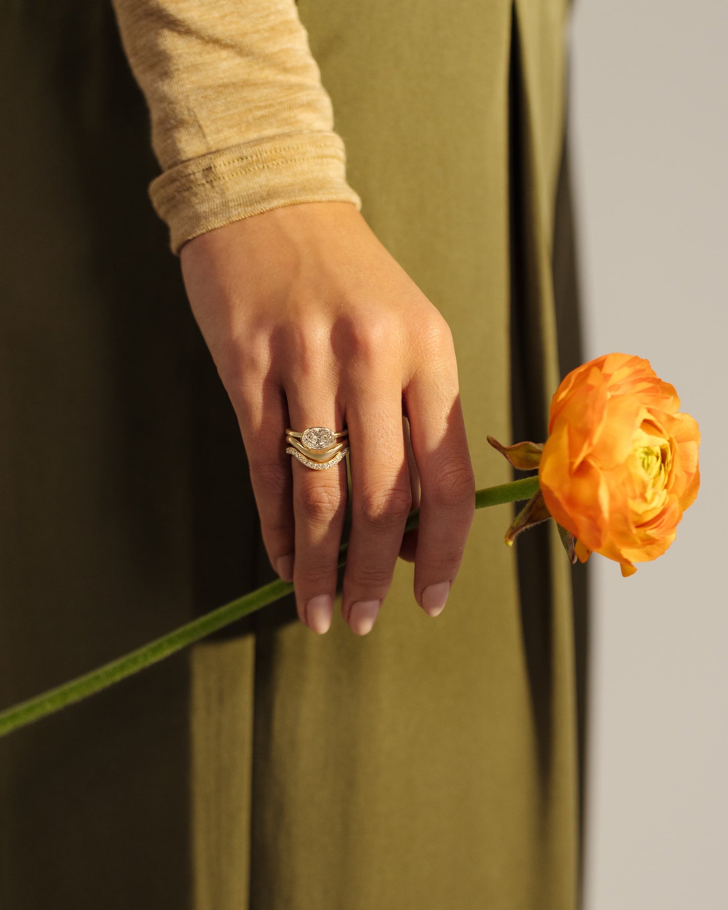 Erin - Oval East West Bezel Solitaire  Engagement Ring - Yellow Gold