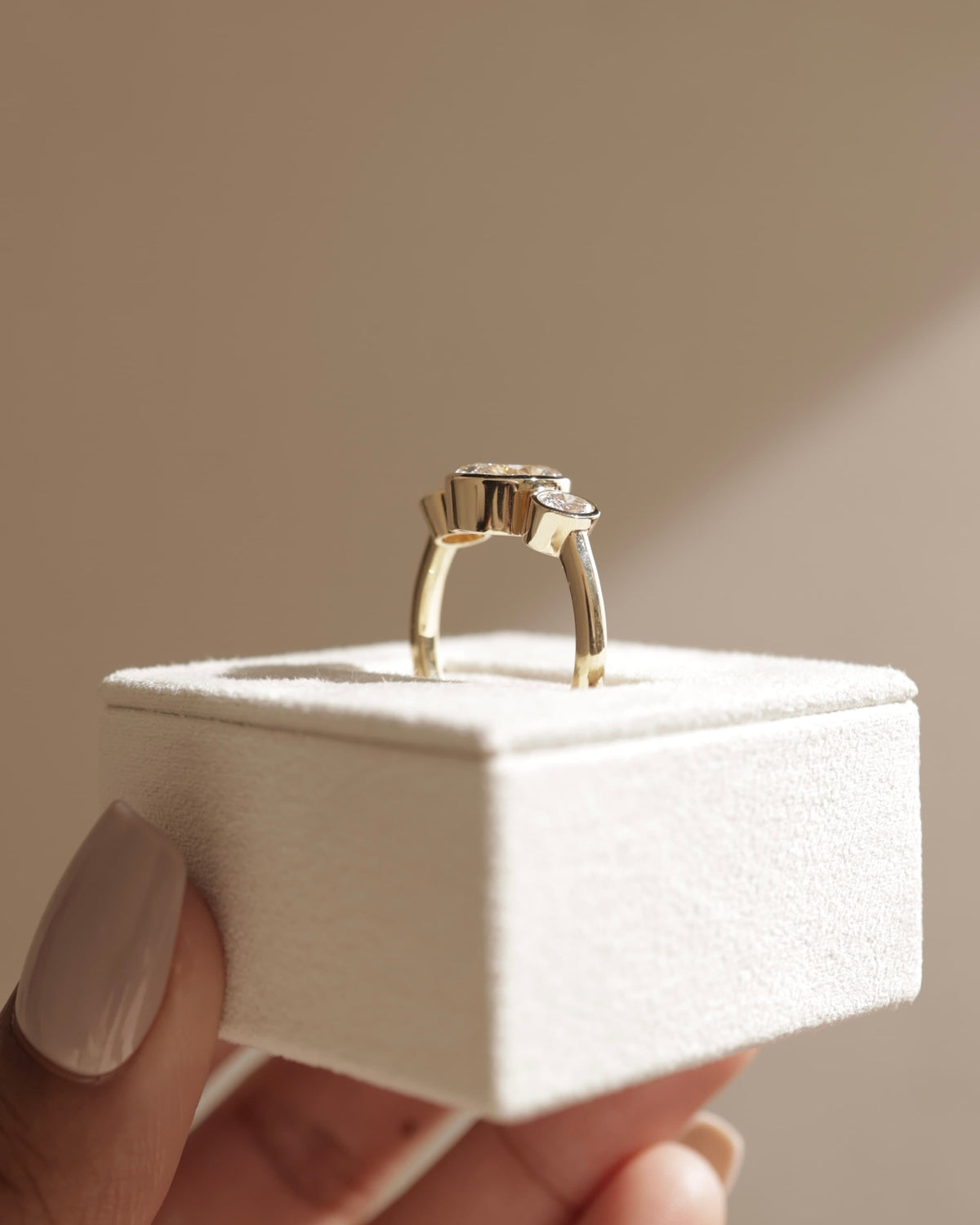 Zelda - Oval Bezel Trilogy Engagement Ring - Rose Gold