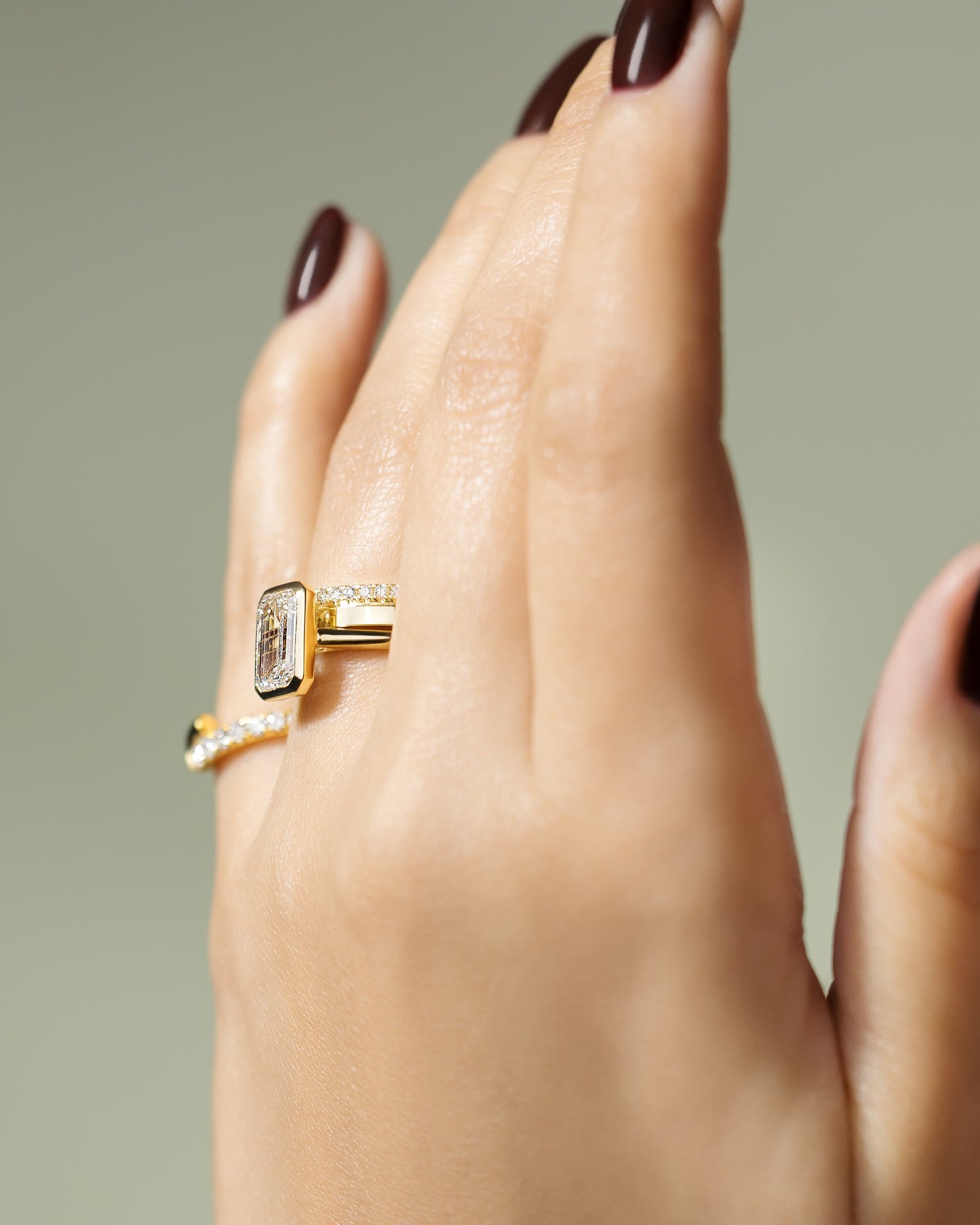 Journee - Statement Emerald Bezel Solitaire with Open Cathedral High Setting Engagement Ring - White Gold