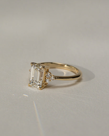 Martina - Emerald Claw Solitaire with Round Shoulder Stones Engagement Ring - Rose Gold
