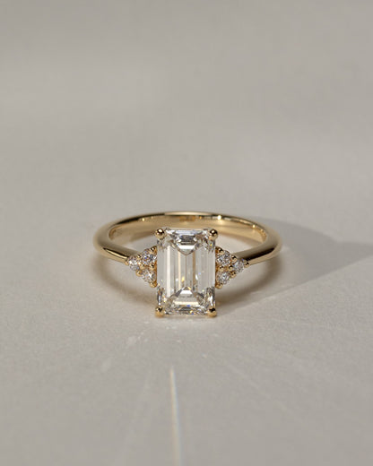 Martina - Emerald Claw Solitaire with Round Shoulder Stones Engagement Ring - Rose Gold