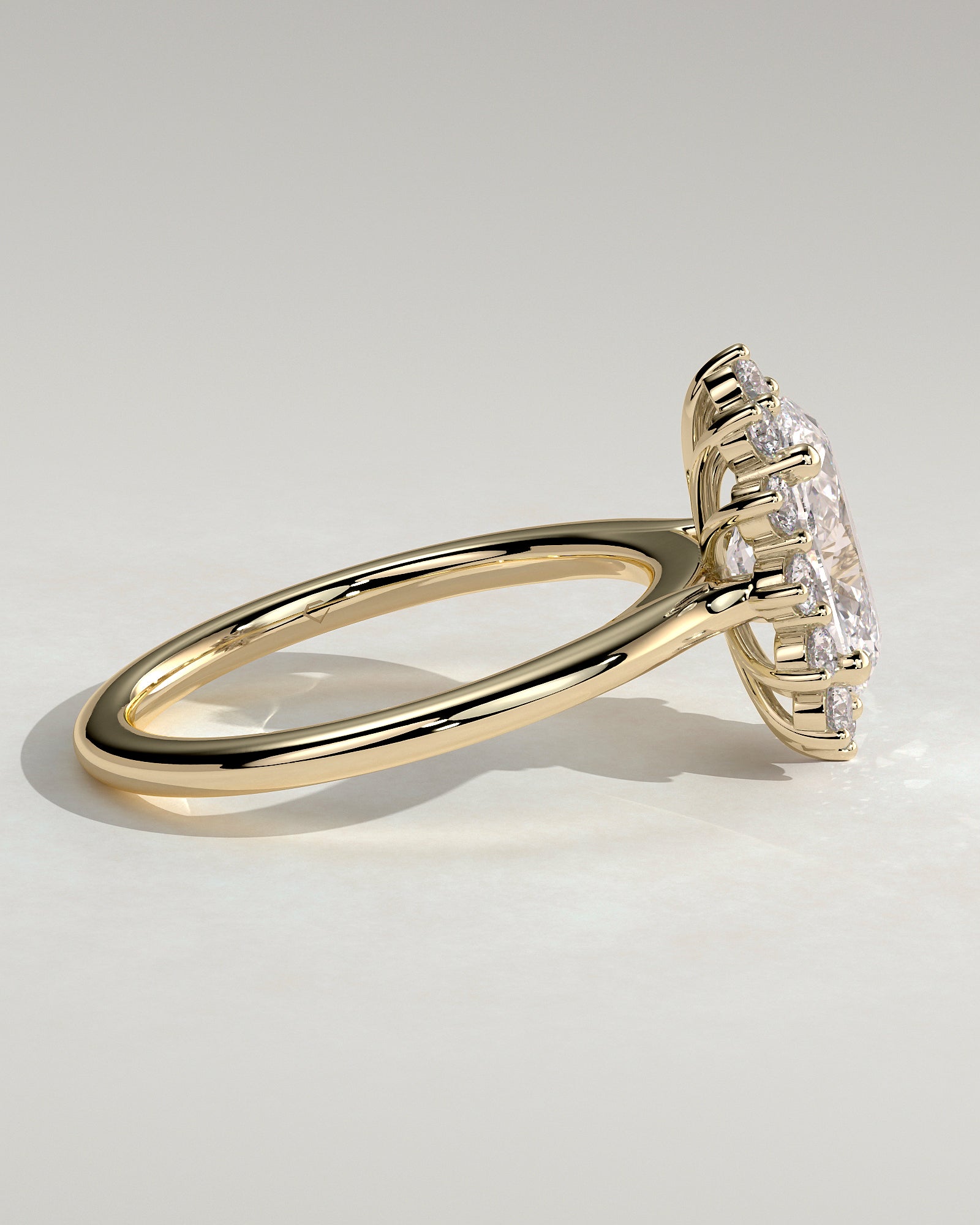 Arielle - Oval Claw Solitaire with Sunburst Halo and Cathedral High Setting Engagement Ring - Yellow Gold - Yellow Gold 2ct