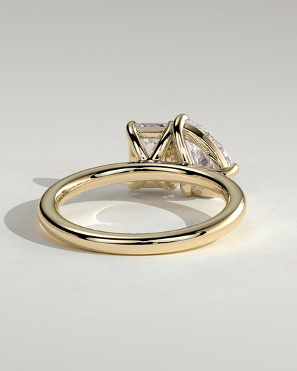 Amor - Pear and Emerald Claw Toi et Moi Engagement Ring - Yellow Gold