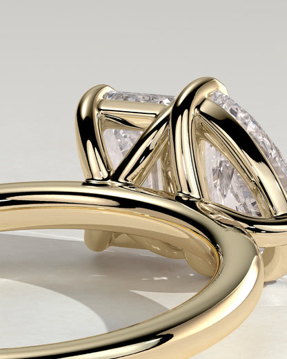 Amor - Pear and Emerald Claw Toi et Moi Engagement Ring - Yellow Gold