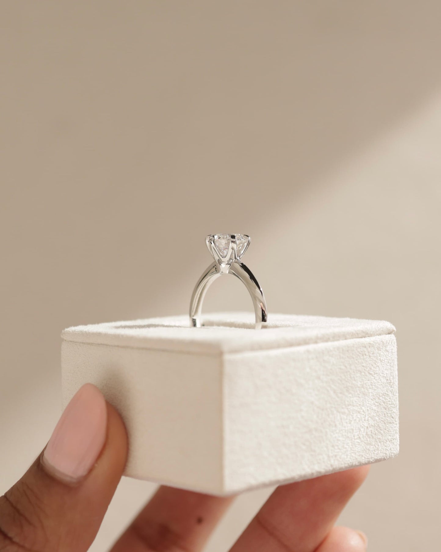 Caroline - Round Claw Solitaire with Knife Edge Band Engagement Ring - Yellow Gold