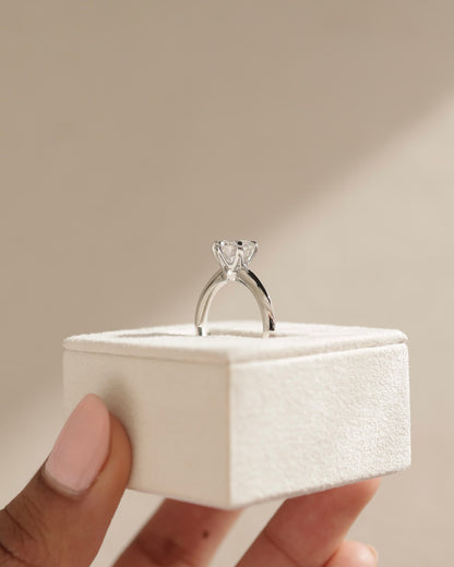 Caroline - Round Claw Solitaire with Knife Edge Band Engagement Ring - Yellow Gold