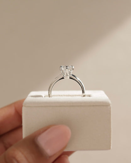Caroline - Round Claw Solitaire with Knife Edge Band Engagement Ring - Platinum