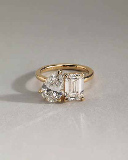 Amor - Pear and Emerald Claw Toi et Moi Engagement Ring - Platinum