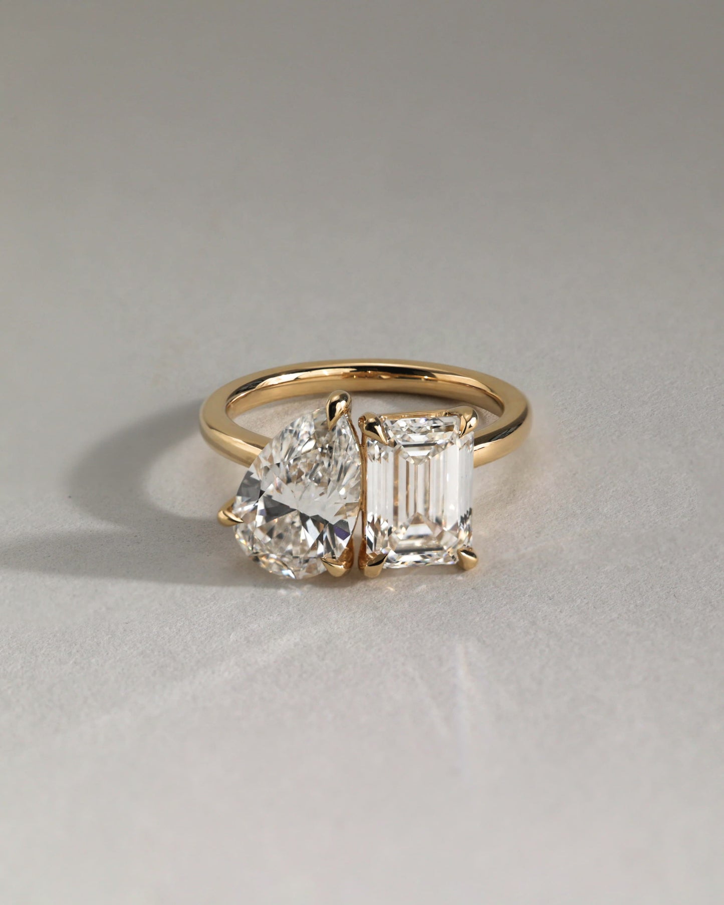 Amor - Pear and Emerald Claw Toi et Moi Engagement Ring - Yellow Gold