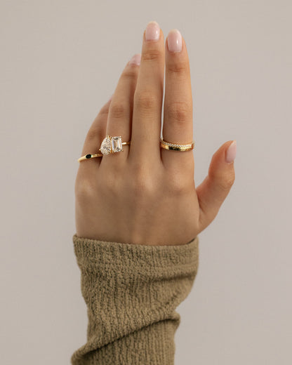 Amor - Pear and Emerald Claw Toi et Moi Engagement Ring - Platinum