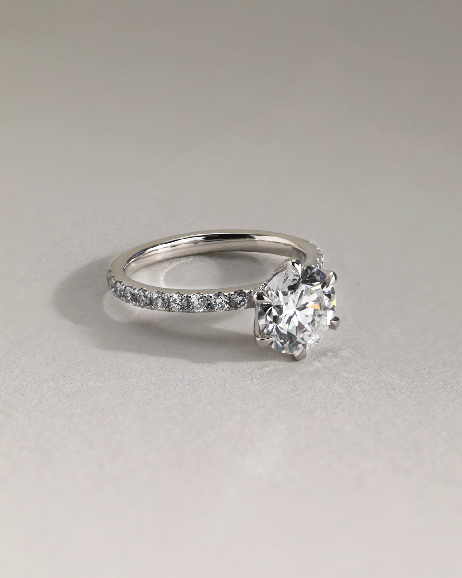Alexandria - Round Claw Solitaire with Pave Band Engagement Ring - Yellow Gold - yellow gold - Lara Jewels