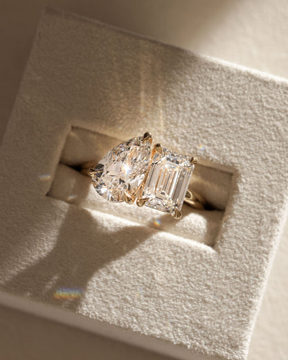 Amor - Pear and Emerald Claw Toi et Moi Engagement Ring - White Gold