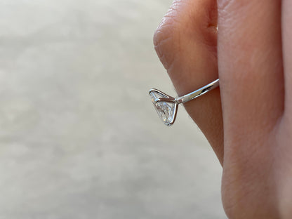 Alia - Pear Claw Solitaire Engagement Ring - Yellow Gold - yellow gold - Lara Jewels