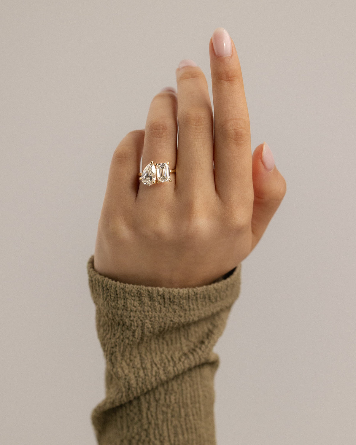 Amor - Pear and Emerald Claw Toi et Moi Engagement Ring - Yellow Gold
