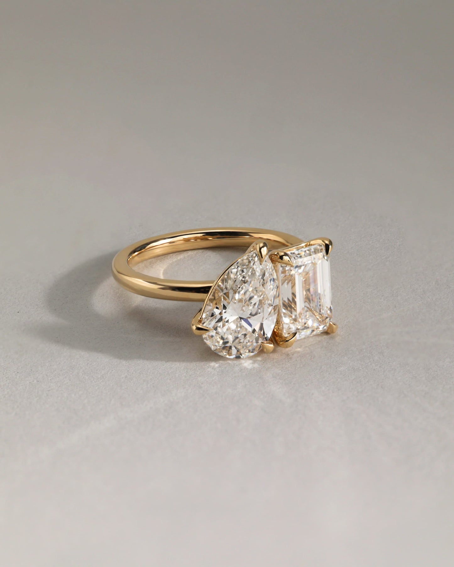 Amor - Pear and Emerald Claw Toi et Moi Engagement Ring - Yellow Gold