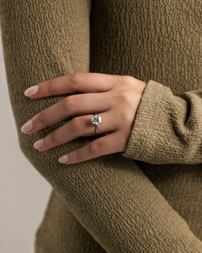 Lilly - Round Claw Solitaire Engagement Ring - Yellow Gold