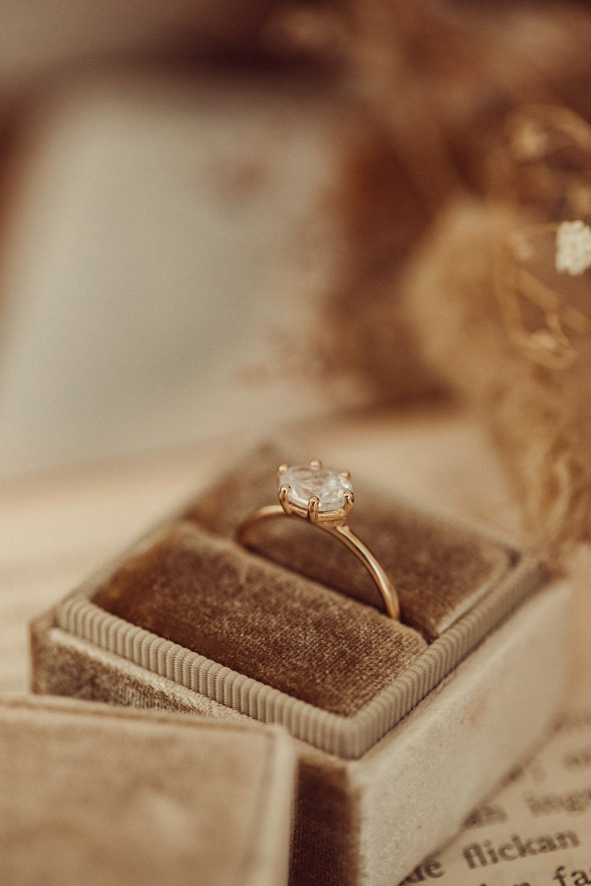 The Bennett Oval Solitaire