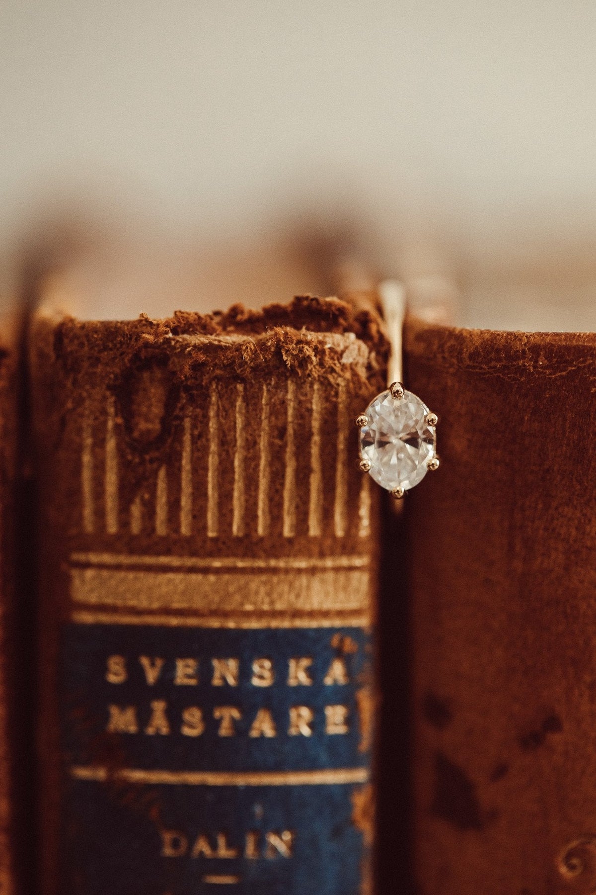 The Bennett Oval Solitaire