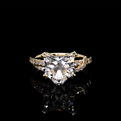 Lara Jewels High Jewellry High Jewelry | Cat-Head Cut Solitaire Engagement Ring - Cat Modified Brilliant - 18k Yellow Gold - Front View