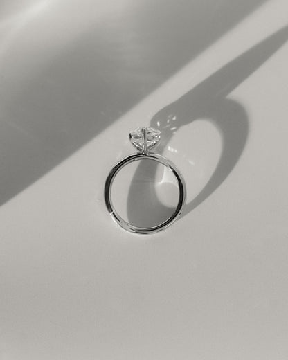 Amy - Pear Claw Solitaire Engagement Ring - Yellow Gold