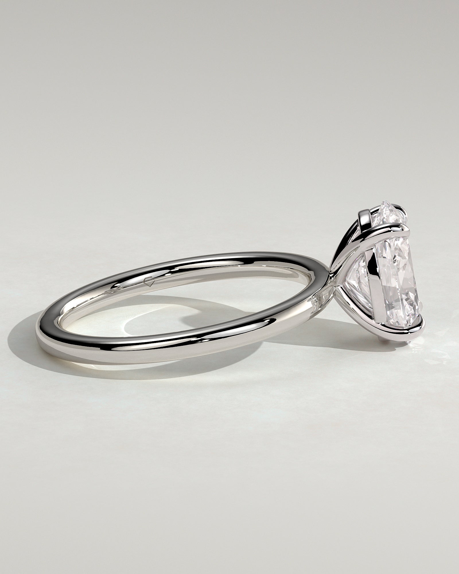 Daisy - Classic Oval Claw Solitaire Engagement Ring - Platinum - White Gold / Platinum 2ct