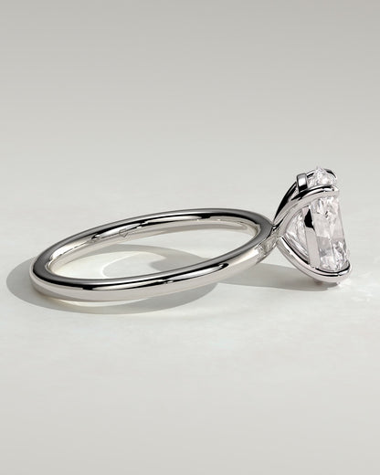 Daisy - Classic Oval Claw Solitaire Engagement Ring - Platinum