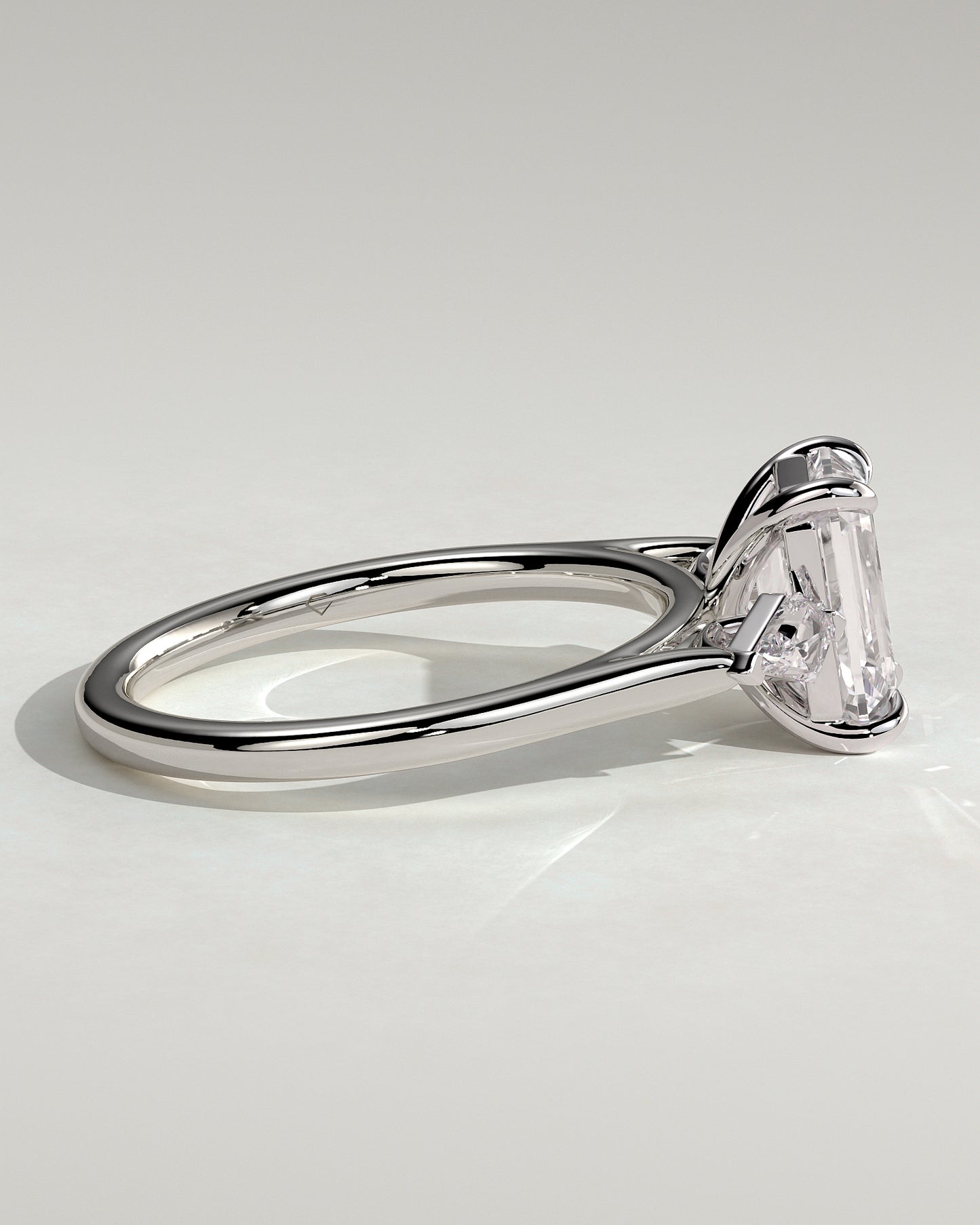 Elphie - Emerald Claw Trilogy with Kite Side Stones Engagement Ring - Platinum - White Gold / Platinum 2ct