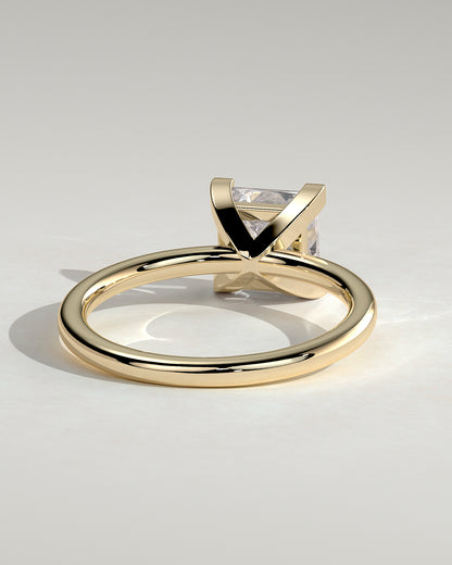 Glinda - Princess Claw Solitaire Engagement Ring - Platinum