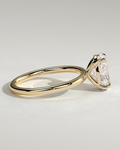 Daisy - Classic Oval Claw Solitaire Engagement Ring - Yellow Gold