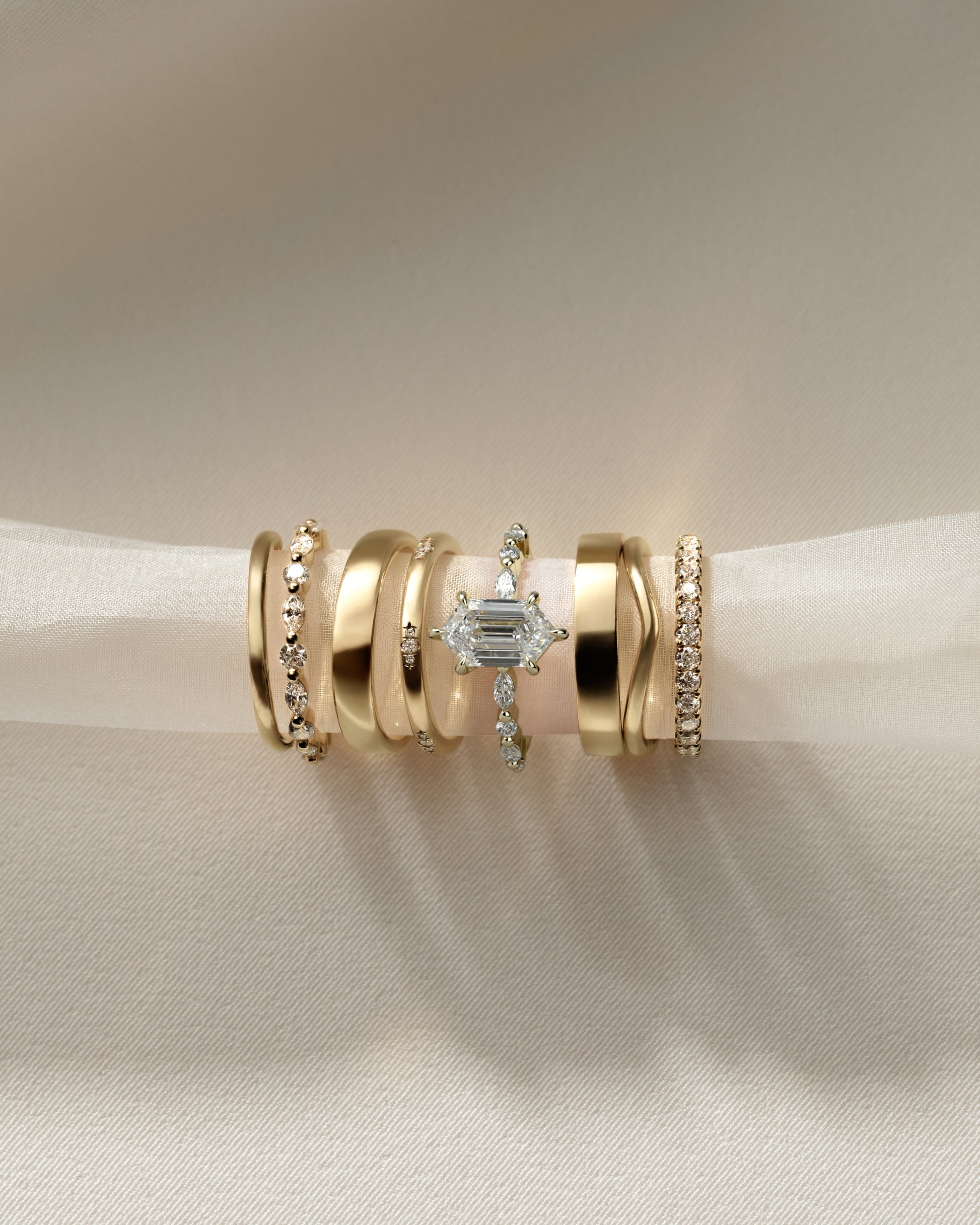 Agnes - Elongated Hexagon Claw Solitaire with Marquise and Round Accent Stones Engagement Ring - Yellow Gold - Yellow Gold 2ct