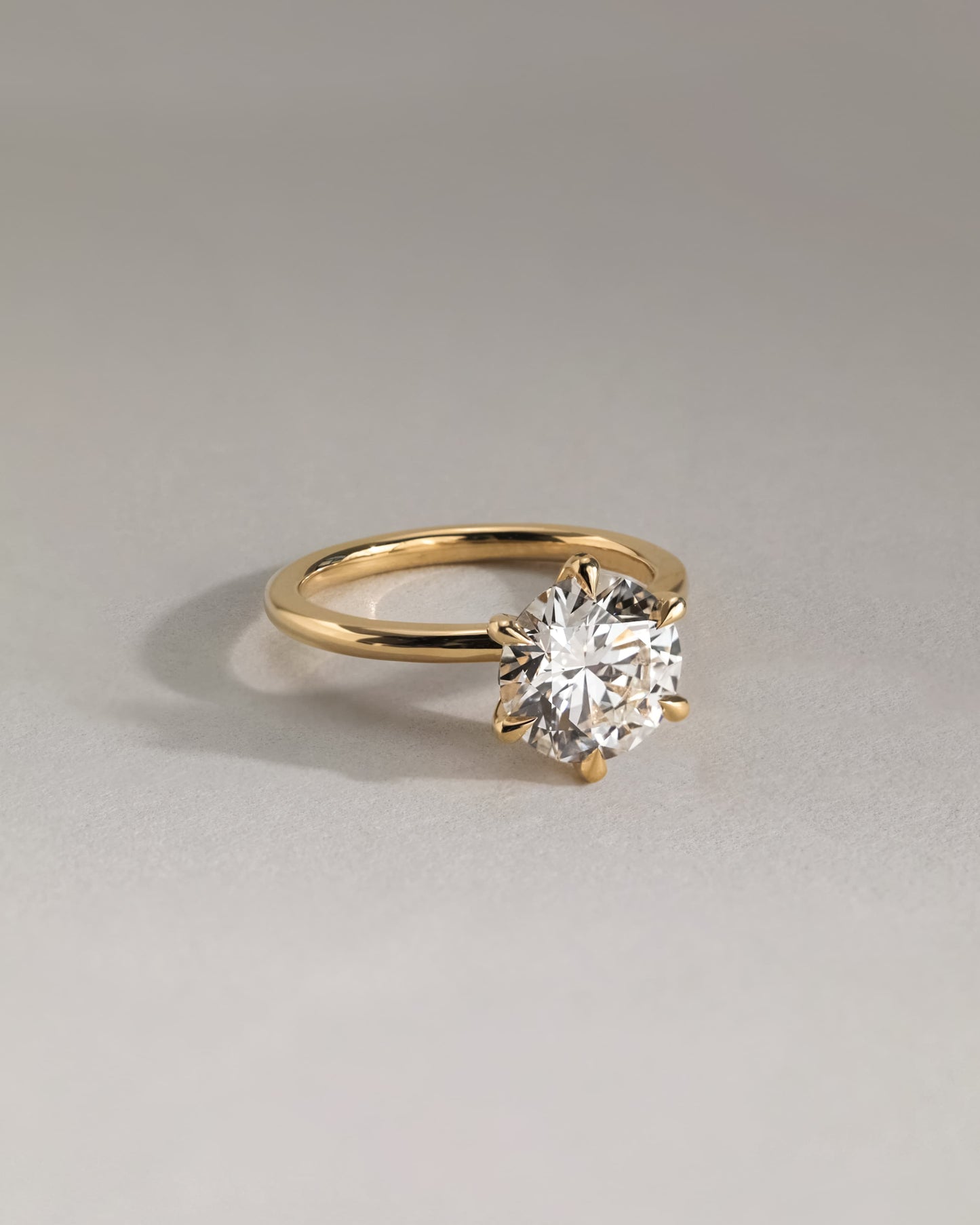 Louise - Round Claw Solitaire Engagement Ring - Platinum