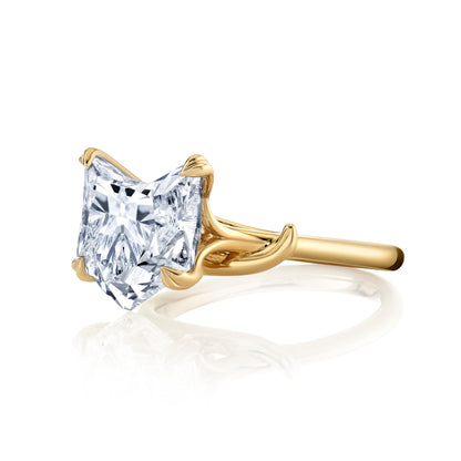 Lara Jewels High Jewellry High Jewelry | Cat-Head Cut Solitaire Engagement Ring - Cat Modified Brilliant - 14k Yellow Gold - Side View