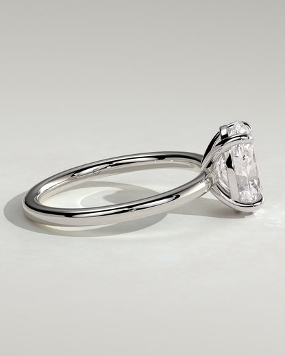 Daisy - Classic Oval Claw Solitaire Engagement Ring - Platinum