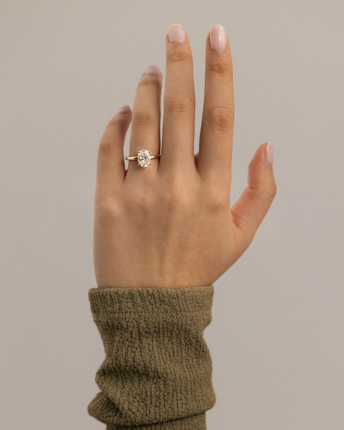Daisy - Classic Oval Claw Solitaire Engagement Ring - Yellow Gold