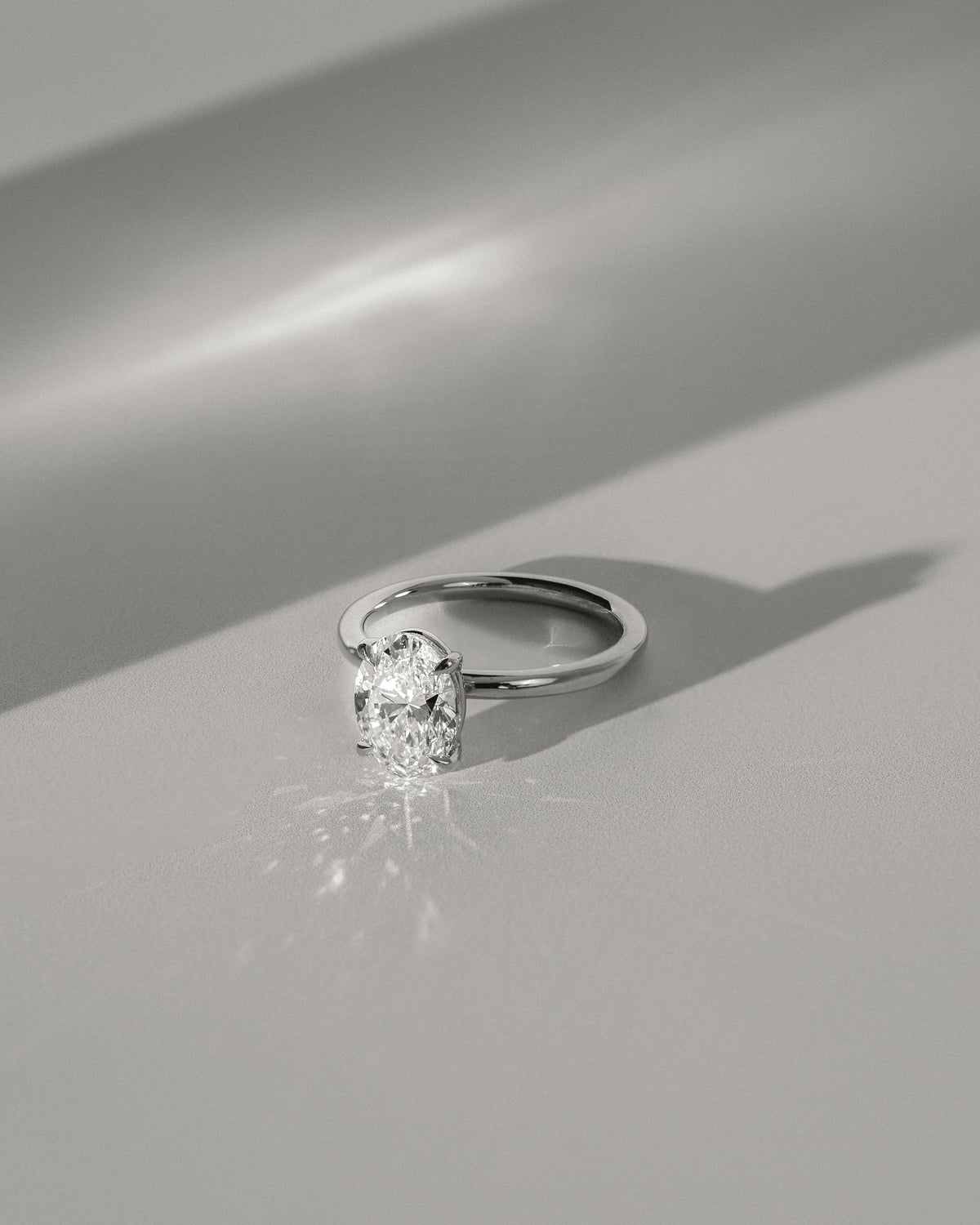 Daisy - Classic Oval Claw Solitaire Engagement Ring - Yellow Gold