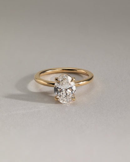 Daisy - Classic Oval Claw Solitaire Engagement Ring - Platinum