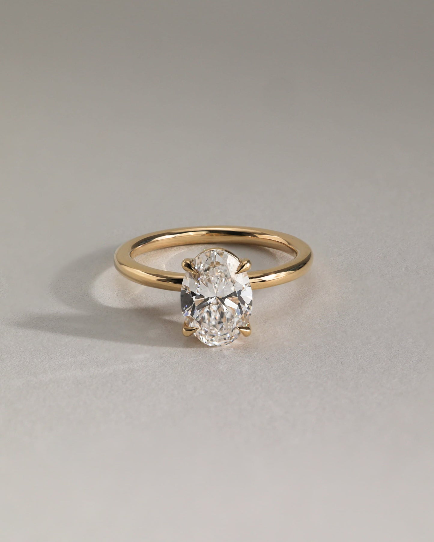 Daisy - Classic Oval Claw Solitaire Engagement Ring - Rose Gold
