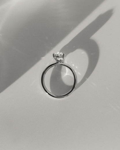 Daisy - Classic Oval Claw Solitaire Engagement Ring - Yellow Gold